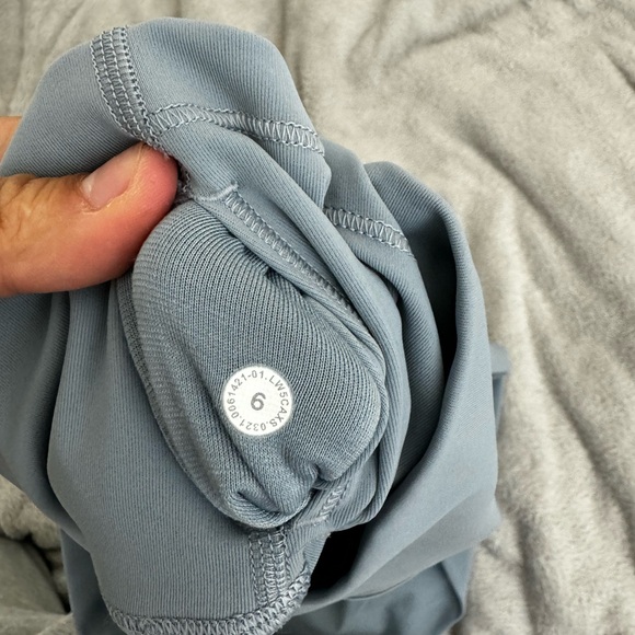 Lululemon wonder under size 6 in chambray color NEVER WORN - Picture 2 of 5